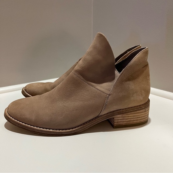 Eileen Fisher Leaf Suede Tan Bootie - Picture 3 of 14
